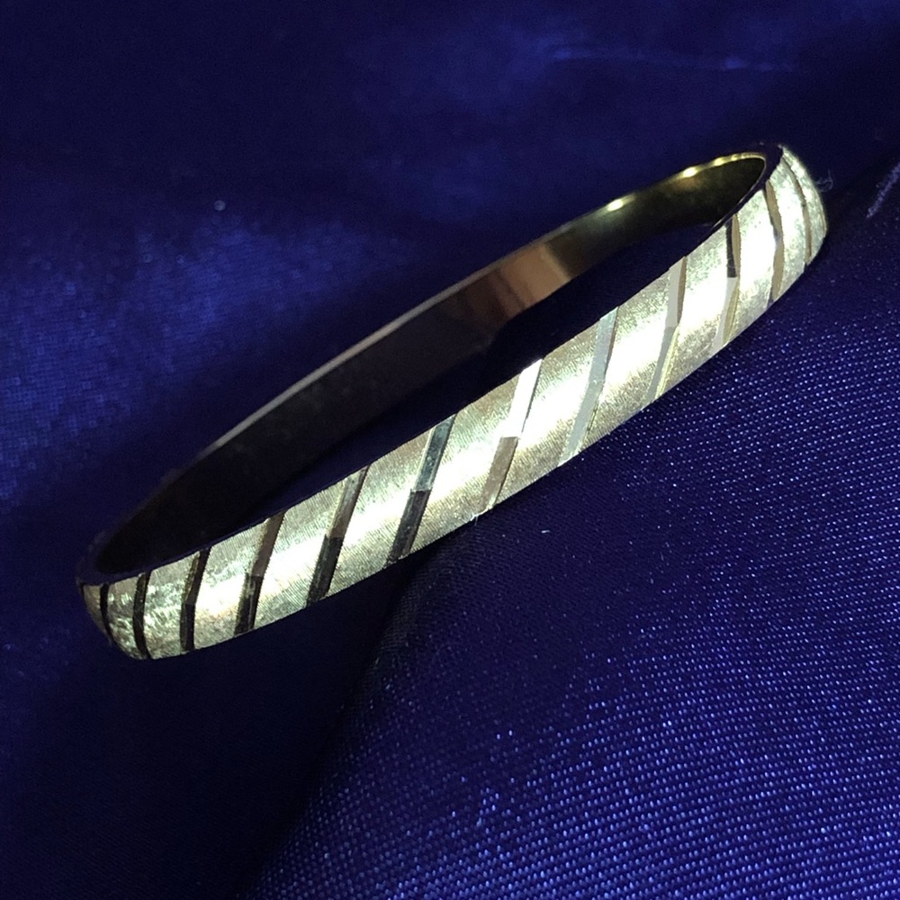 ❄️❄️Gold Moaet bangle